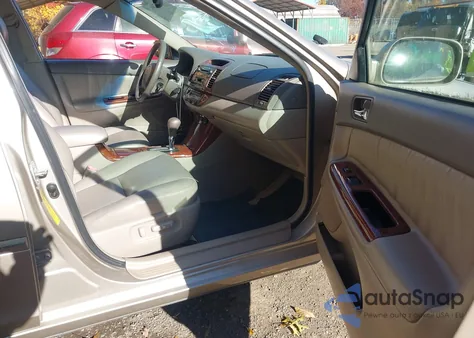 2005 Toyota Camry Xle V6 z USA, uszkodzony, nr VIN 4T1BF30KX5U109426